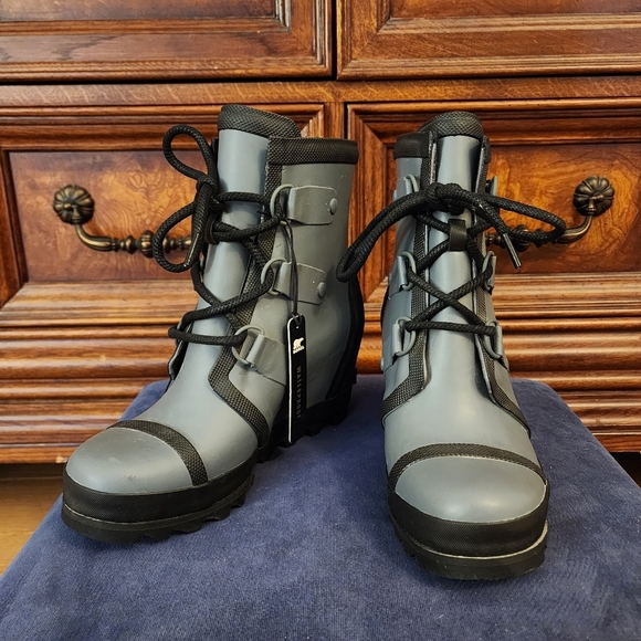 Sorel Joan of Arctic Mid Wedge Boots - Picture 1 of 16